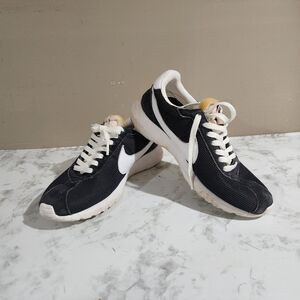 ***missing N Letter In Nike** Nike Roshe LD-1000 QS Black/White Sneakers Size 8